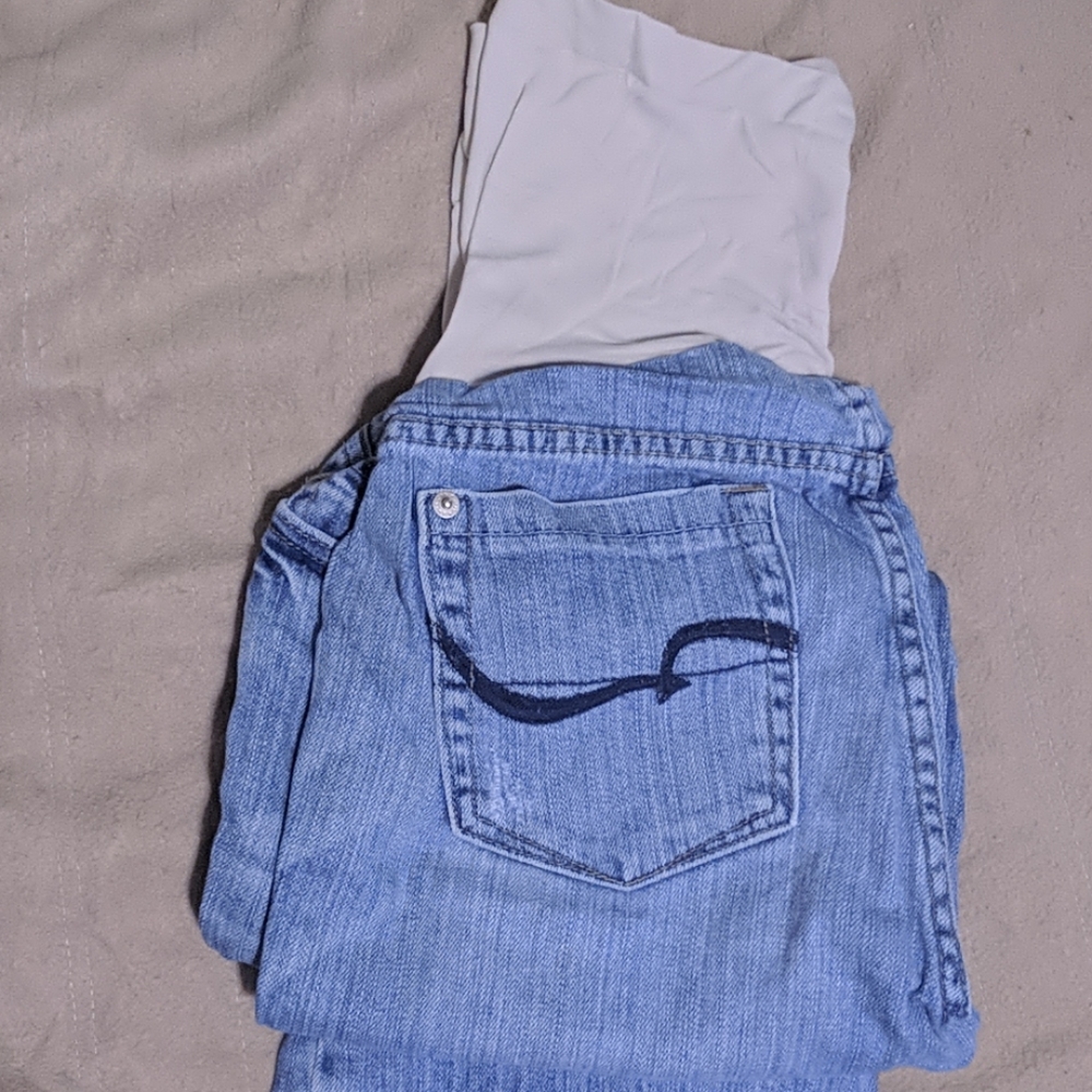 Maternity capris